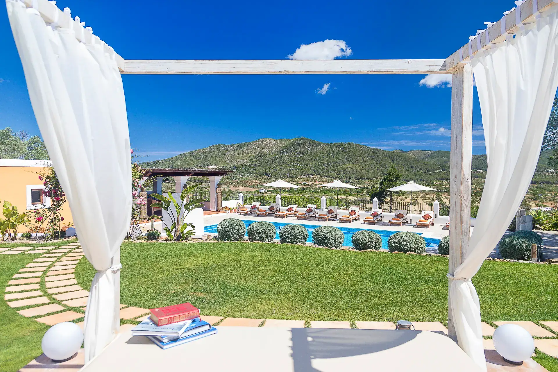 Villa Can Xumeu, Santa Eulalia, Ibiza — Photo 2
